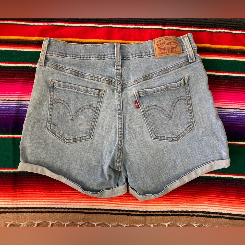 Levi’s Denim Shorts Mid-Length - Picture 2 of 5